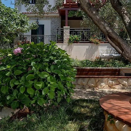 Apartment Roza *